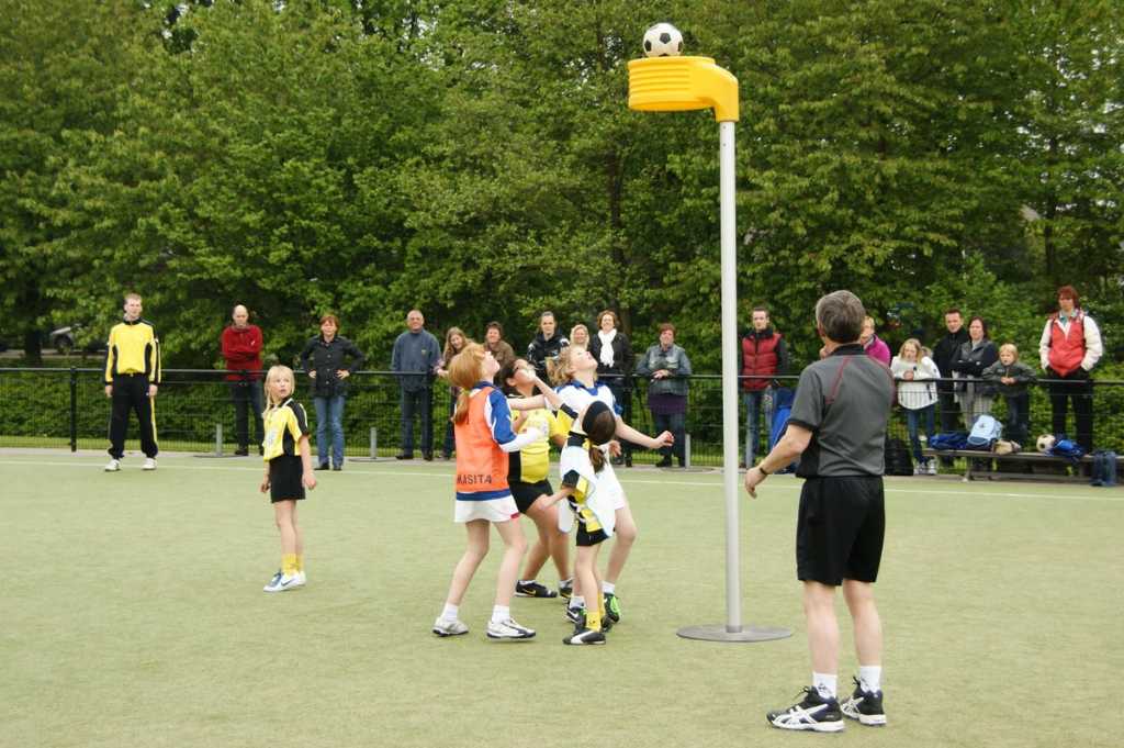 Korfbal E2  8 mei 2010 -4.JPG